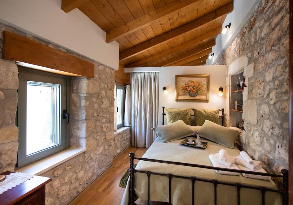 La Casa Di Bella A Tradional Stone House With Barbecue Villa Kariá Екстериор снимка