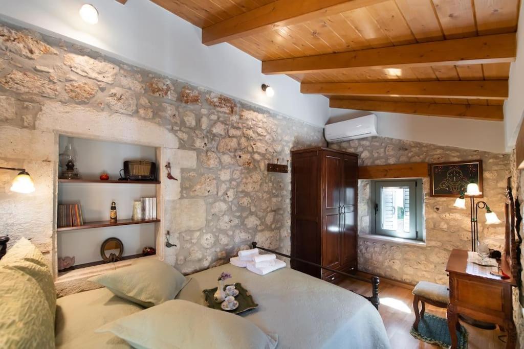 La Casa Di Bella A Tradional Stone House With Barbecue Villa Kariá Екстериор снимка