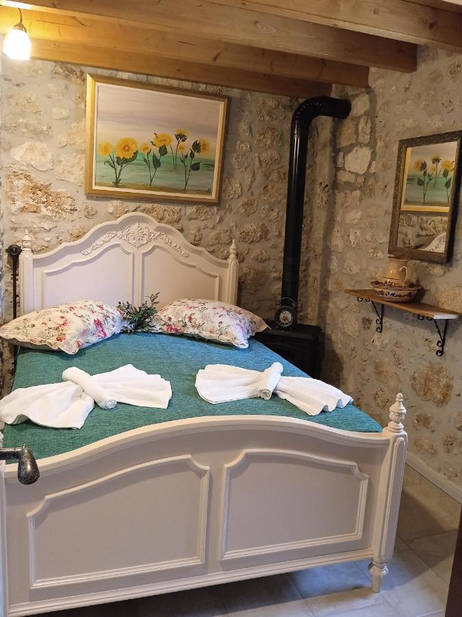 La Casa Di Bella A Tradional Stone House With Barbecue Villa Kariá Екстериор снимка